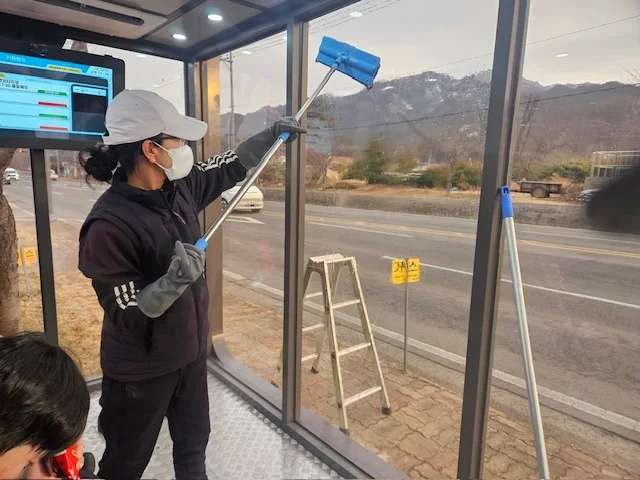 영암군, 연중 쾌적한 버스승강장 유지한다