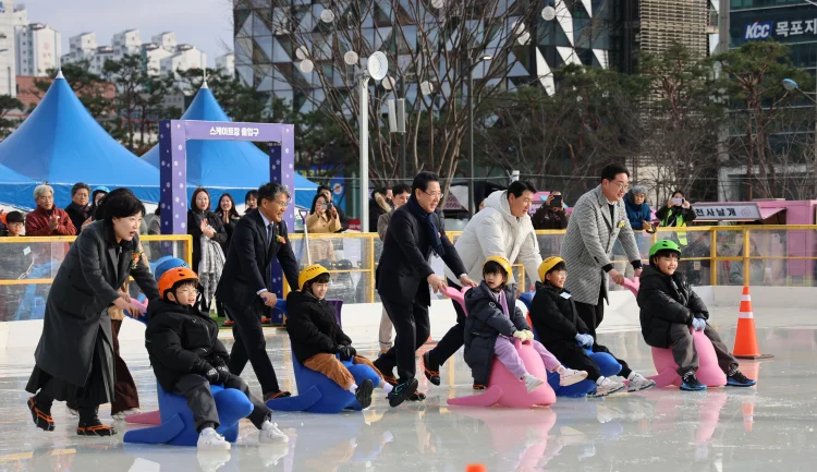 전남도청 앞 첫 선 스케이트장·눈썰매장 누적 방문객 4만명