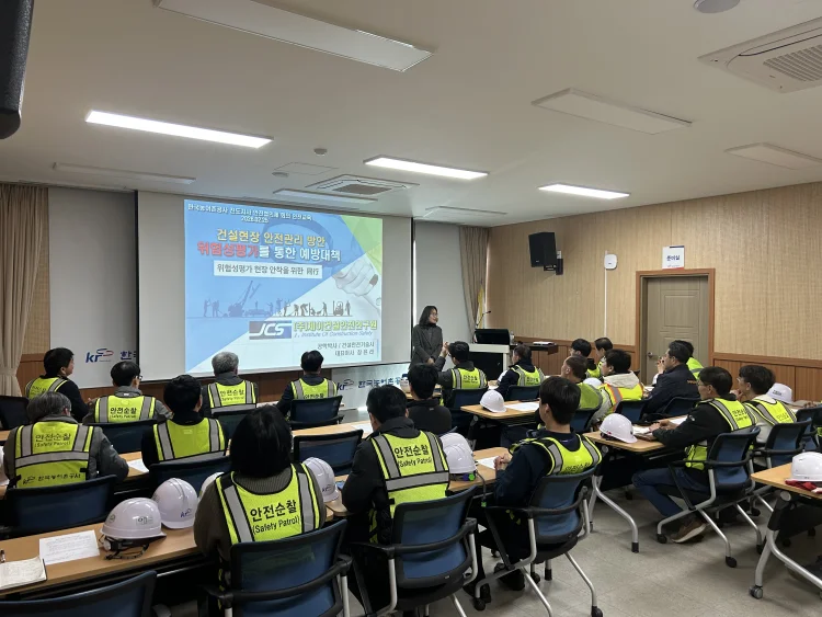 영암 영보마을 어르신들, 영보온실 재배 상추 첫 수확