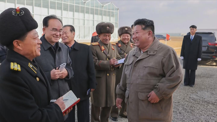 北 김정은, 준공 앞둔 신의주농장 방문…