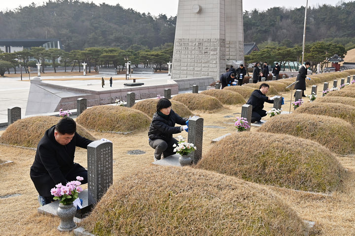 [광주소식]서구의회, 5·18 민주묘지 참배·…